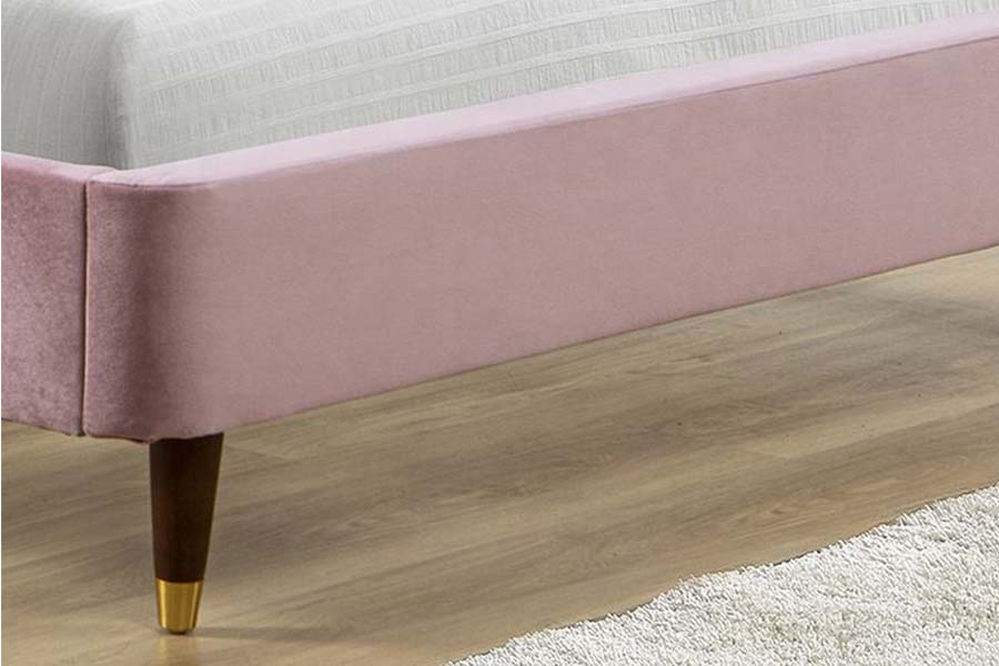 Fabrik Baldu Merah Jambu 1598 dengan Katil Upholsteri Panel Kayu